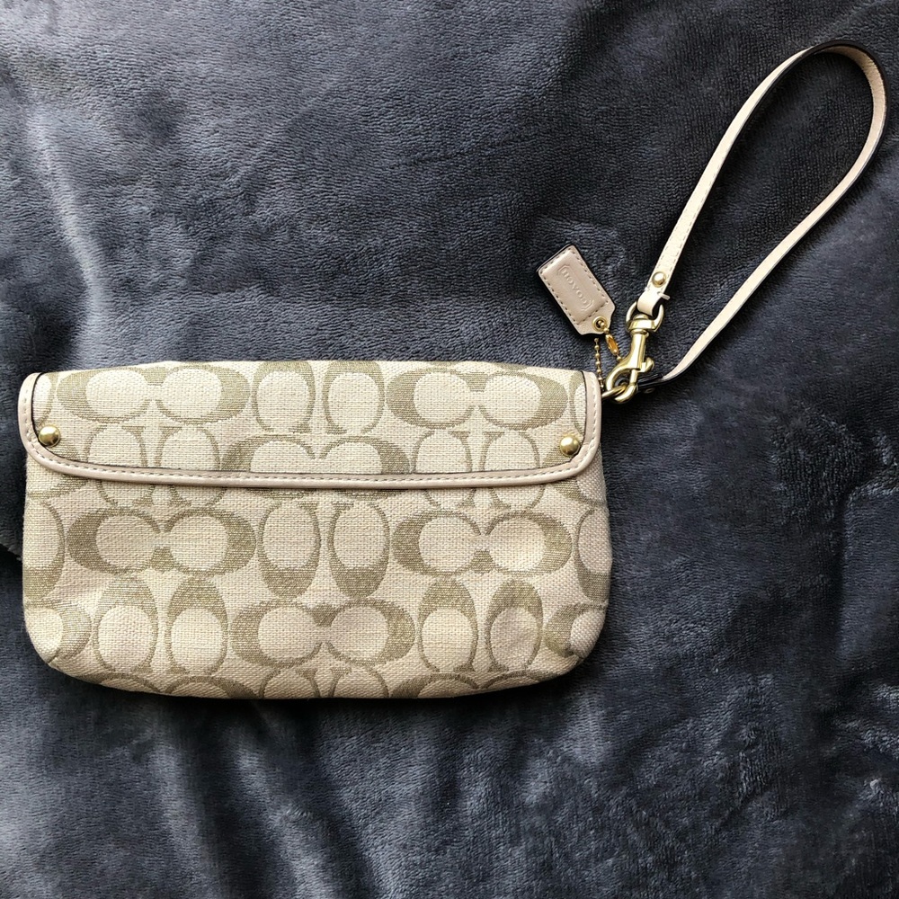 Coach Wristlet ✨ - Picture 3 of 5